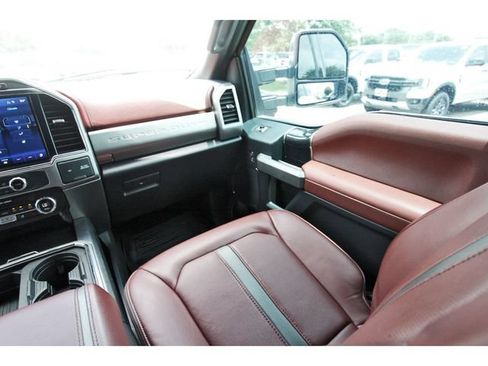 Used 2022 Ford F350 Platinum w/ FX4 Off-Road Package AWD/4WD image 9