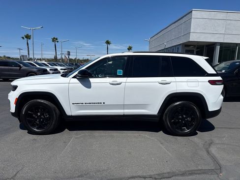 Certified 2024 Jeep Grand Cherokee Altitude AWD/4WD image 4
