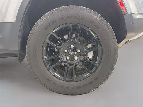 Used 2023 Land Rover Defender 110 AWD/4WD image 32