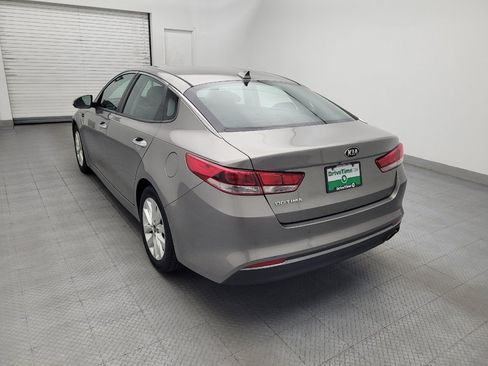 Used 2018 Kia Optima LX w/ 17" Alloy Wheels Package FWD image 5