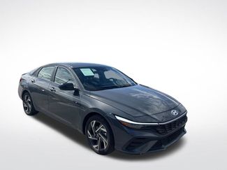 Used 2025 Hyundai Elantra Sport FWD video 3