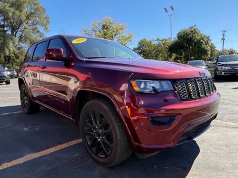 Used 2020 Jeep Grand Cherokee Altitude image 5
