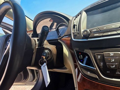 Used 2016 Buick Regal FWD image 17