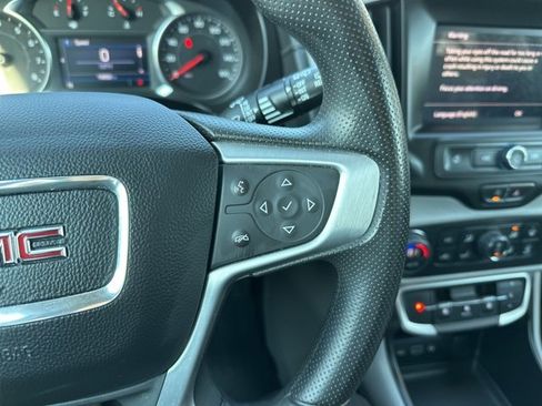 Used 2024 GMC Terrain SLE w/ Driver Convenience Package image 24