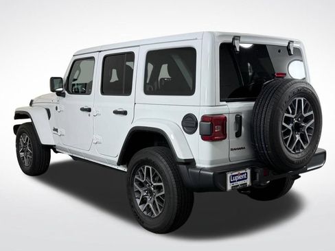 Used 2025 Jeep Wrangler Unlimited Sahara AWD/4WD image 9