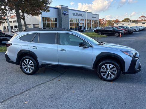 Used 2025 Subaru Outback Premium image 2