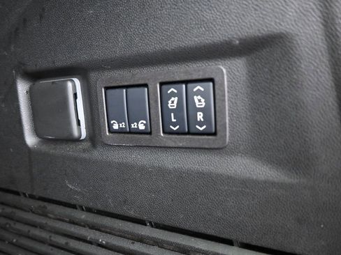 Used 2025 GMC Yukon Denali AWD/4WD image 41