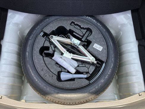 Used 2024 Honda Civic EX-L image 28