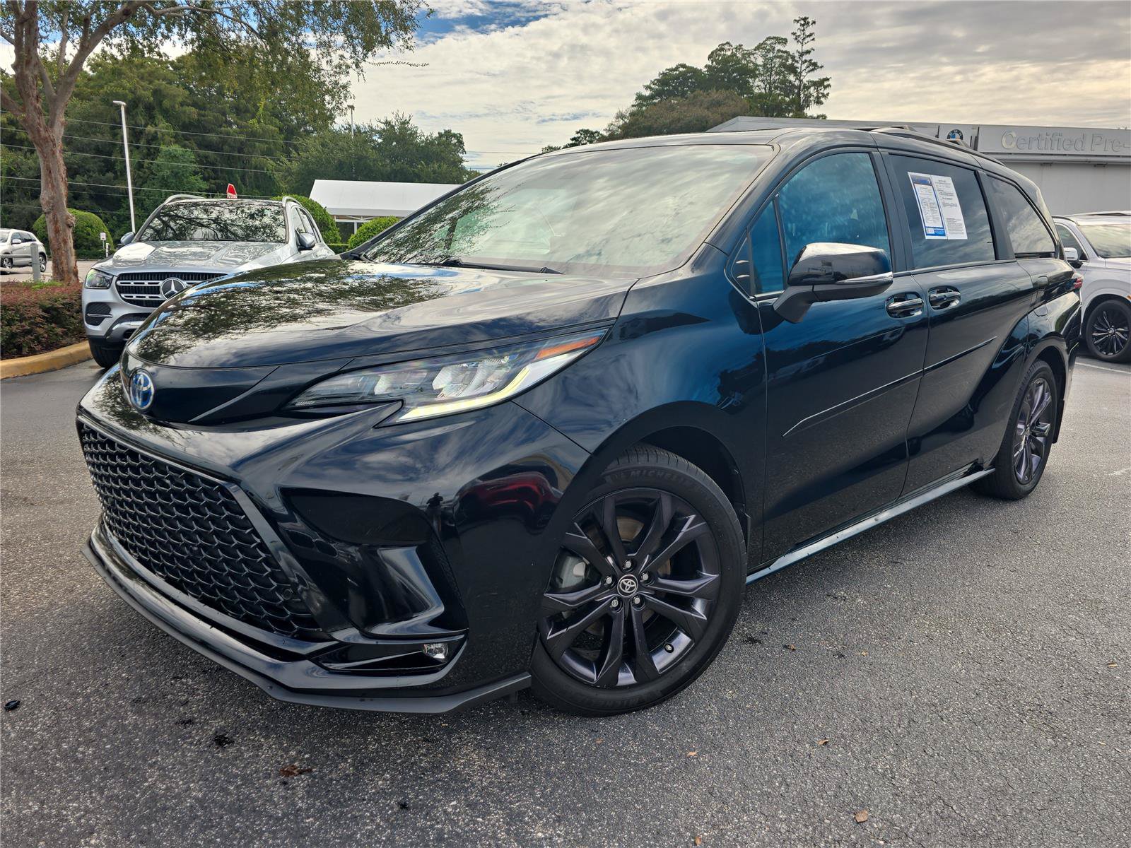 Used 2025 Toyota Sienna XSE w/ XSE Premium Package FWD image 26