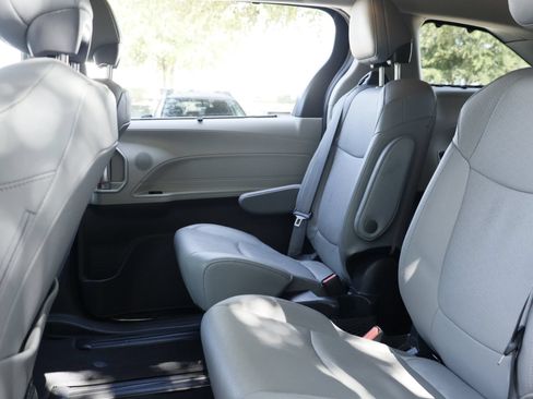 Used 2024 Toyota Sienna Limited AWD/4WD image 27