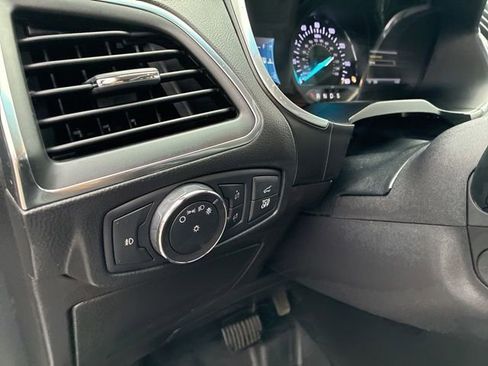 Used 2019 Ford Edge Titanium image 13