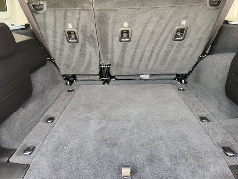 Used 2025 Jeep Wrangler Unlimited Sahara AWD/4WD image 32