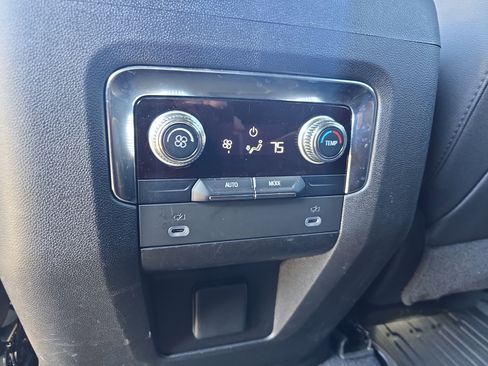 Used 2023 GMC Yukon SLT image 14