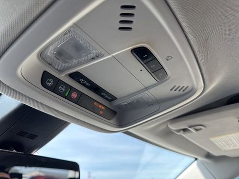 Used 2018 Chevrolet Traverse Premier w/ Driver Confidence II Package image 23