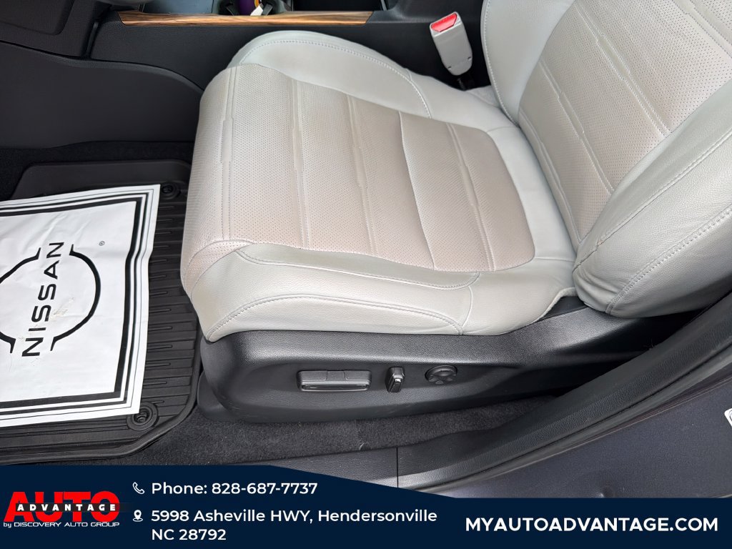 Used 2020 Honda CR-V Touring image 11