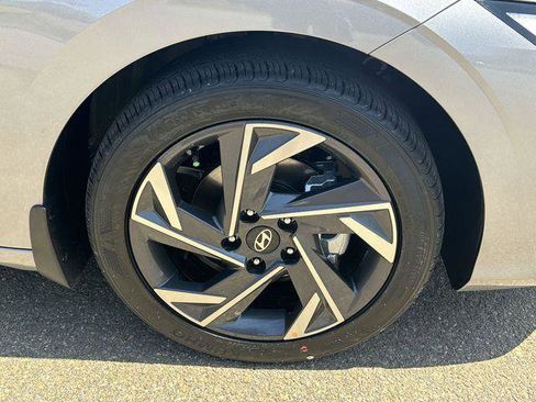 New 2025 Hyundai Elantra SEL image 12