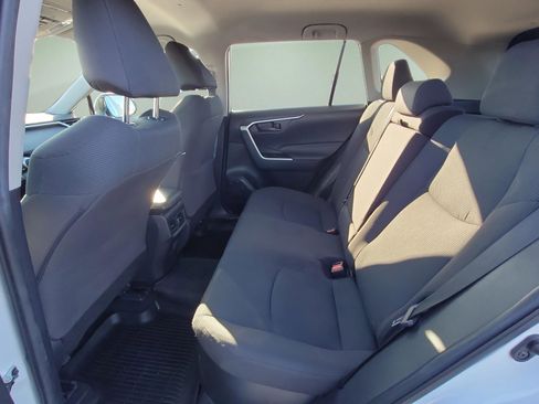Used 2021 Toyota RAV4 LE image 14