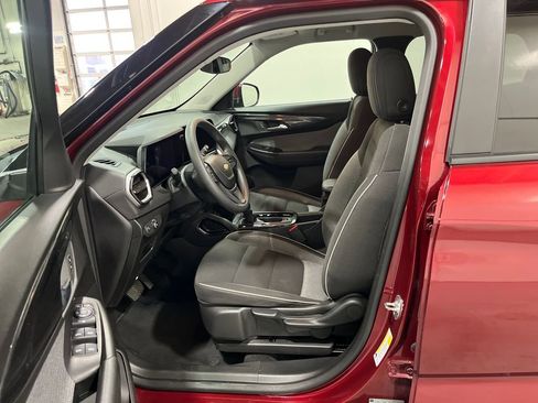 Used 2025 Chevrolet TrailBlazer LT image 34