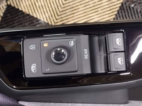 New 2026 Volkswagen ID.4 Pro image 16