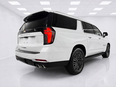 Used 2026 Chevrolet Suburban High Country AWD/4WD image 9