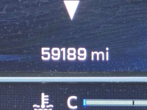 Used 2023 Chevrolet Suburban Premier image 19