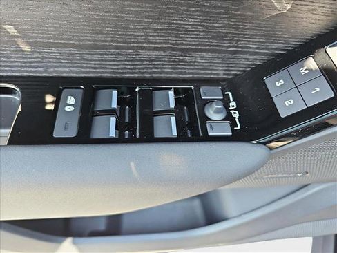 New 2026 Land Rover Range Rover Velar Dynamic SE image 26