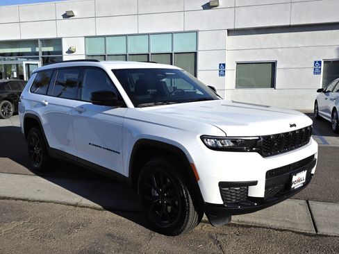 New 2025 Jeep Grand Cherokee L Altitude image 6