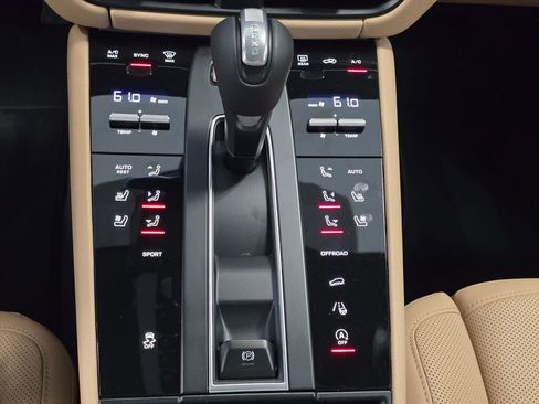 New 2025 Porsche Macan image 17