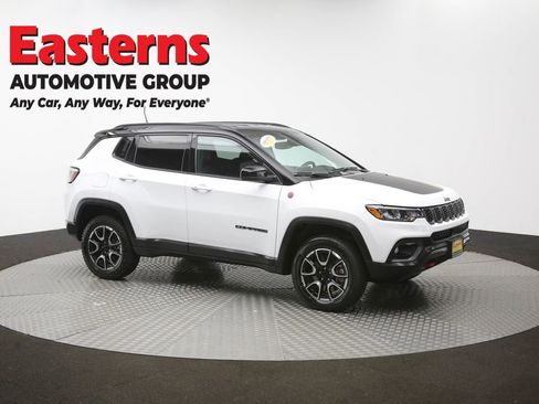 Used 2024 Jeep Compass Trailhawk AWD/4WD image 47