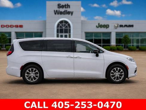 Used 2024 Chrysler Pacifica Touring-L AWD/4WD image 62