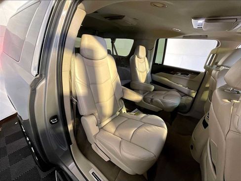 Used 2019 Cadillac Escalade ESV Premium Luxury w/ LPO, Radiant Package AWD/4WD image 23