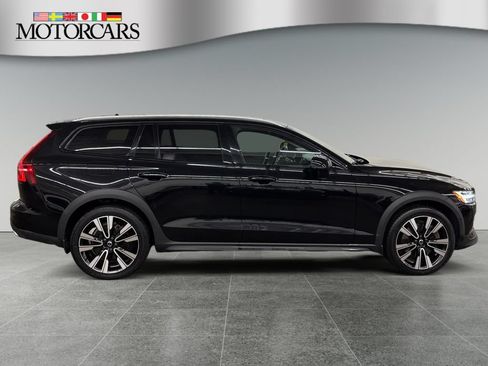 Used 2022 Volvo V60 T5 Cross Country w/ Climate Package AWD/4WD image 2
