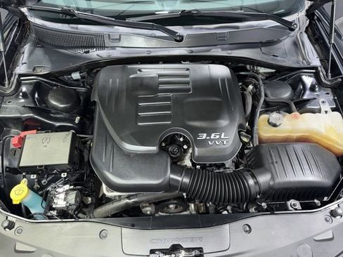 Used 2019 Dodge Charger SXT RWD image 6