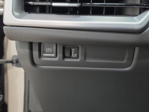 Certified 2024 Cadillac XT4 Premium Luxury AWD/4WD image 23