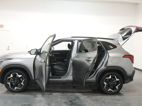 Used 2024 Kia Seltos EX AWD/4WD image 25
