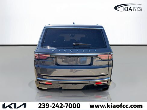 Used 2023 Jeep Wagoneer L Series II RWD image 3