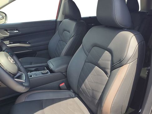 New 2025 Nissan Pathfinder Platinum image 25