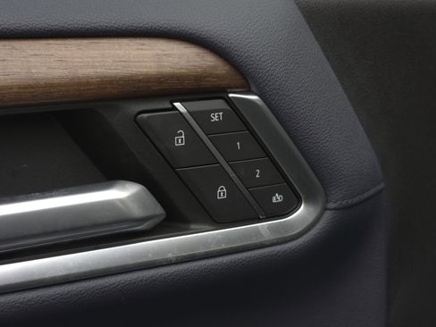 Used 2022 Chevrolet Silverado 1500 High Country w/ Technology Package image 12