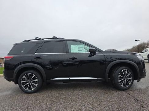 New 2026 Nissan Pathfinder Platinum AWD/4WD image 17