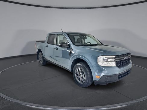 Used 2023 Ford Maverick XLT FWD image 2