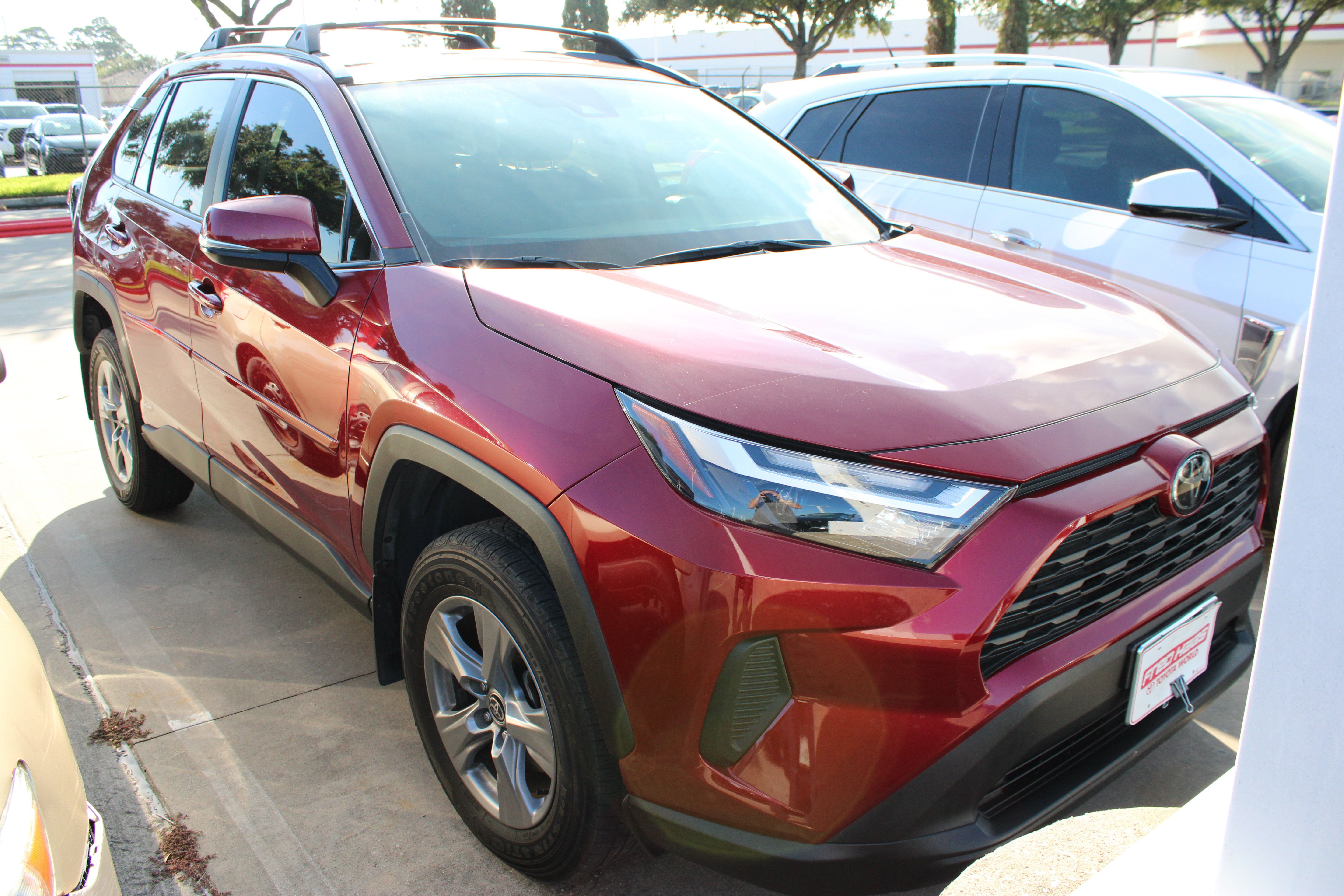 Used 2024 Toyota RAV4 XLE FWD image 2
