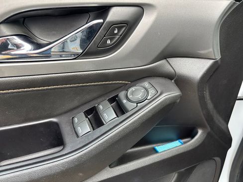 Used 2019 Chevrolet Traverse LT image 12