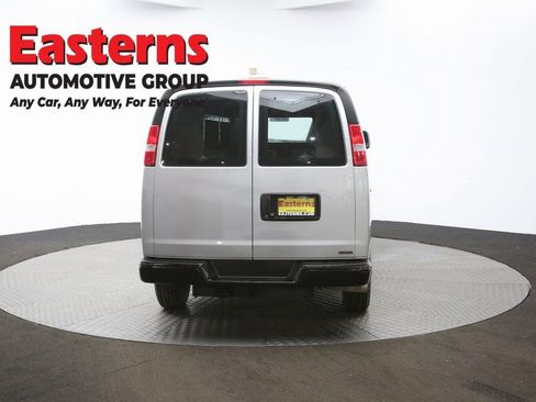 Used 2018 Chevrolet Express 2500 w/ Enhanced Convenience Package image 32