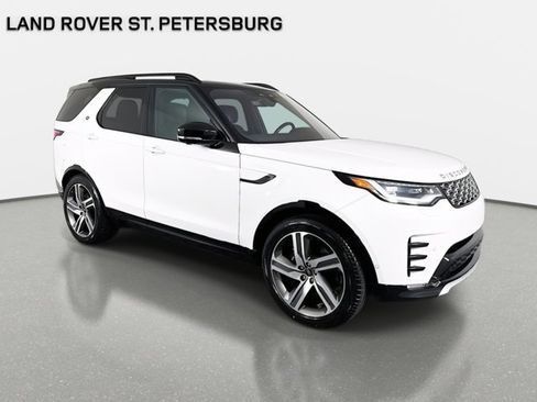 Used 2023 Land Rover Discovery Metropolitan Edition image 3