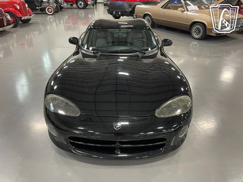Used 1994 Dodge Viper RT/10 image 2