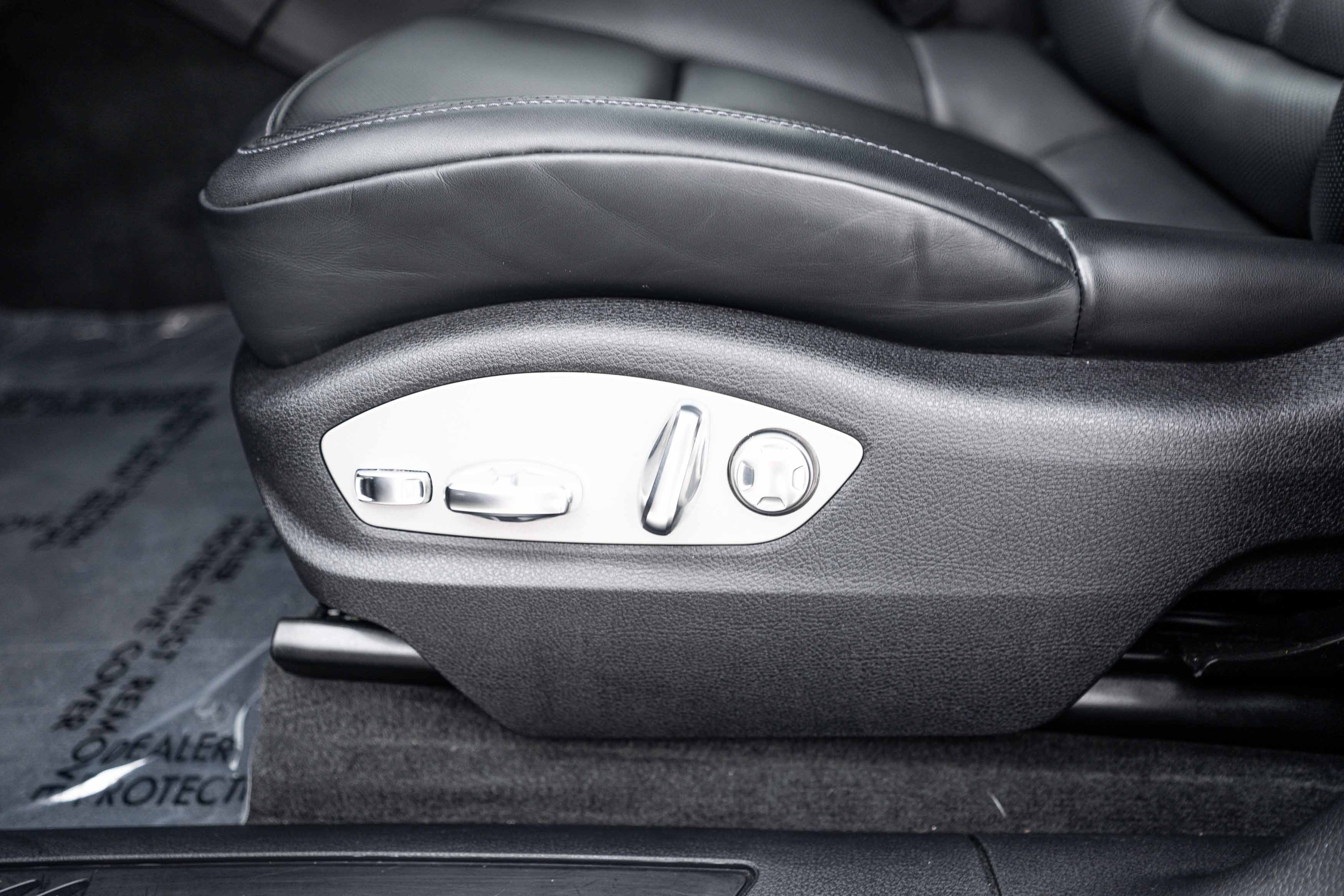 Certified 2023 Porsche Macan AWD/4WD image 18