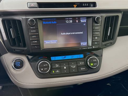 Used 2018 Toyota RAV4 Limited FWD image 18