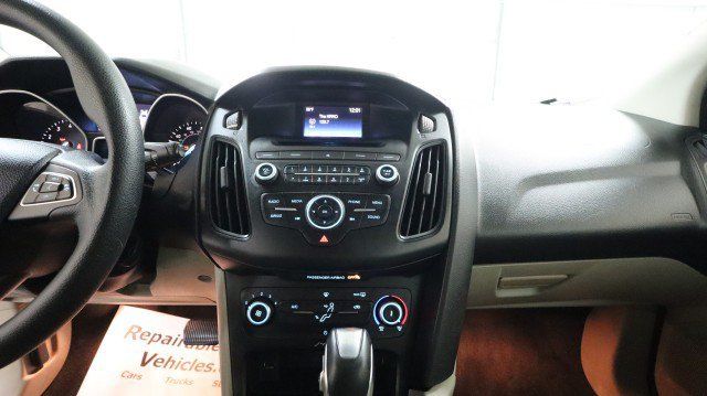 Used 2015 Ford Focus SE FWD image 12