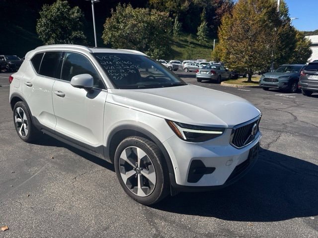 Used 2024 Volvo XC40 B5 Plus w/ Protection Package Premier AWD/4WD image 8