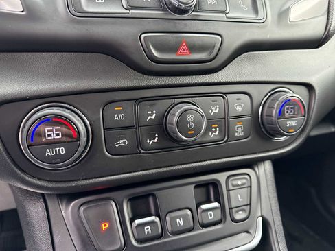 Certified 2021 GMC Terrain SLE w/ Driver Convenience Package FWD image 16